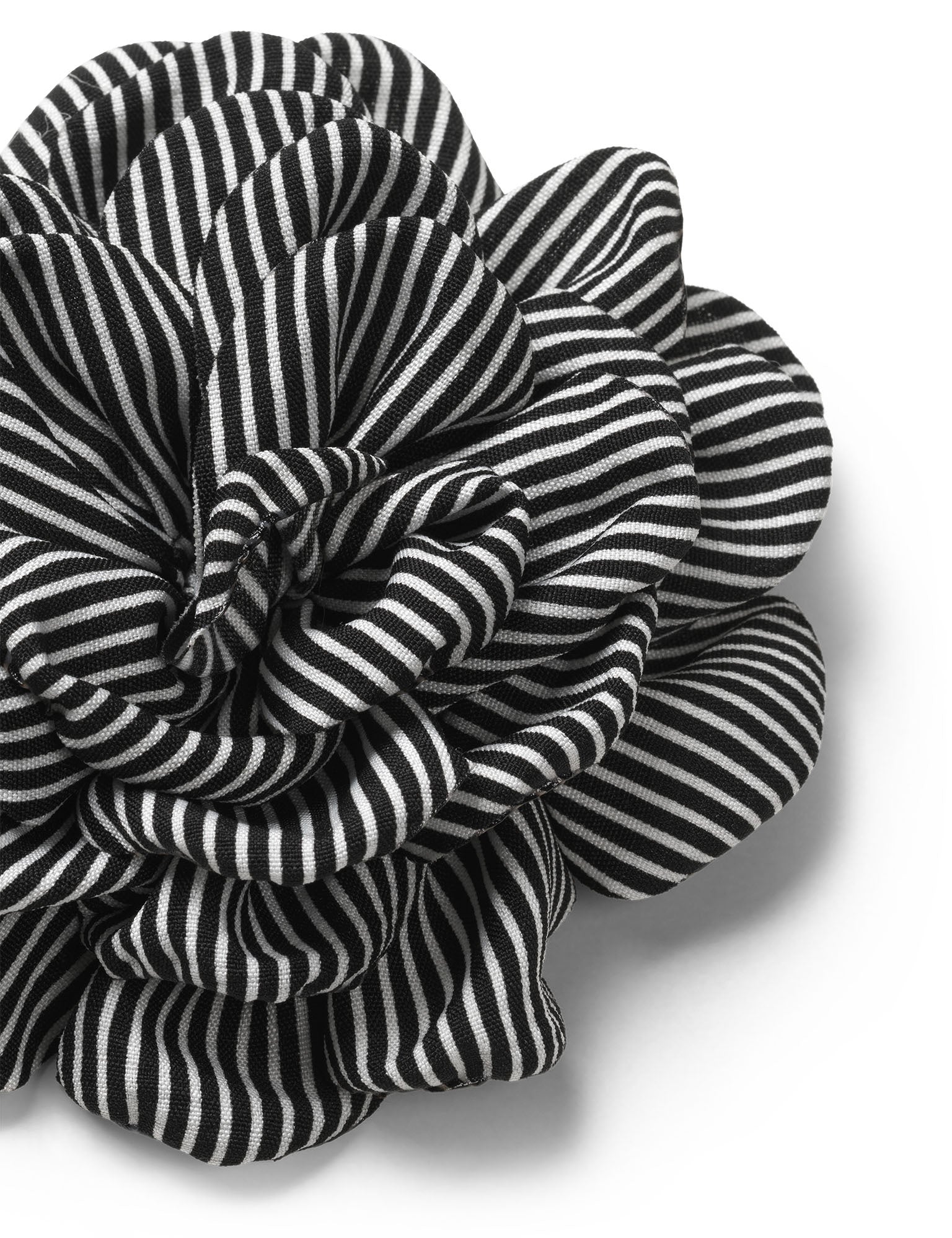 Rose broche – Stripe Black/White